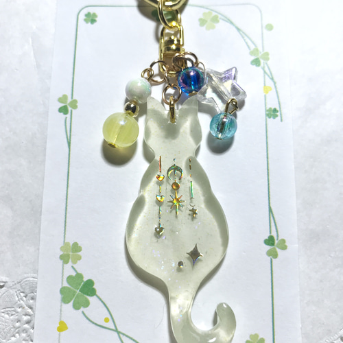 No.158 とびつき猫のレジンチャームorキーホルダー ハンドメイド