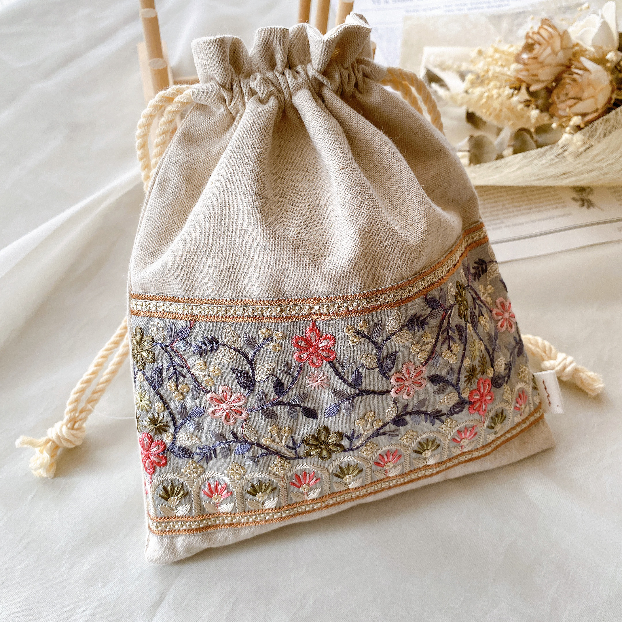 インド刺繍リボン】ハンドメイド ミニ 巾着 フリル ポーチ 巾着