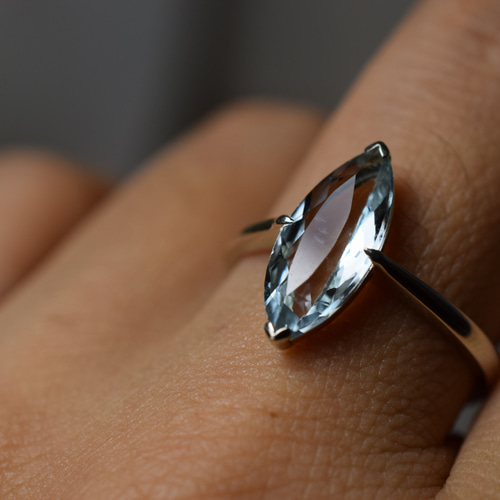 K18 リング アクアマリン ダイヤモンド デザイン 鑑定書有 指輪 14号 K18 リング アクアマリン ダイヤモンド デザイン 鑑定書有 指輪 14号