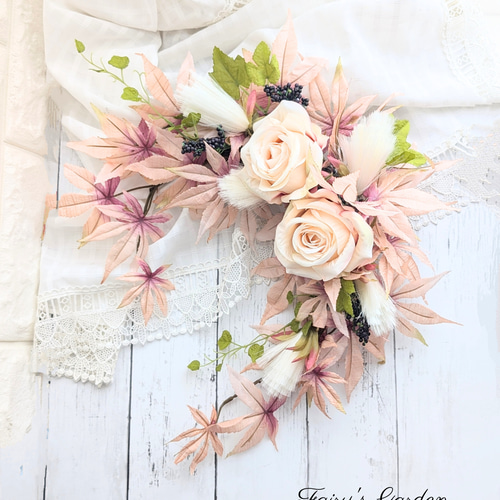 毎年飾れるふんわり紅葉の馬蹄形リース 造花 アーティフィシャル  