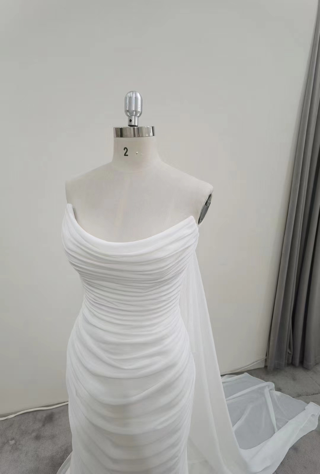 送料無料！ウェディングドレス スリット ベアトップ マーメイドライン  デザイン感  セクシー   ブライダル