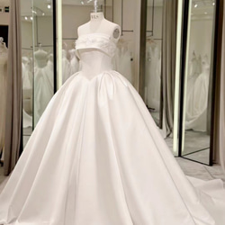 【お値引き！！】個性が光るウエディングドレス 豪華！ ウエディングドレス キラキラ光る刺繍 プリンセスライン 華やか