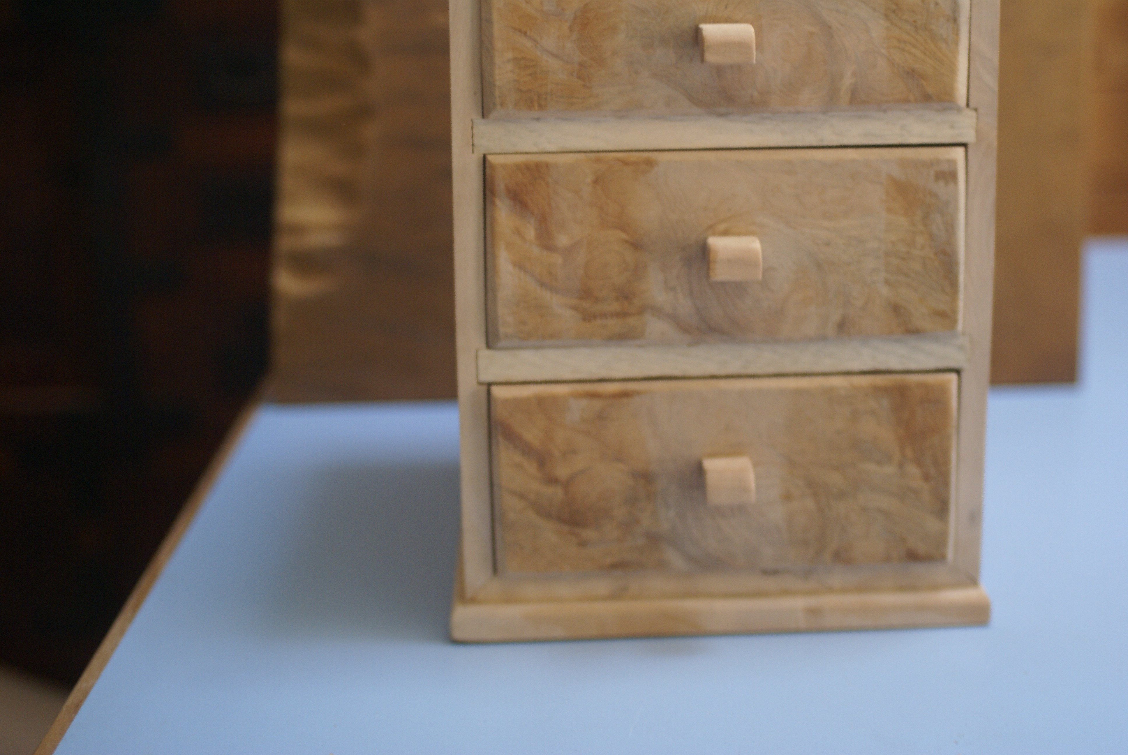 木製　銘木トチの木玉杢無垢の小物入れ　ゆうパック100サイズ