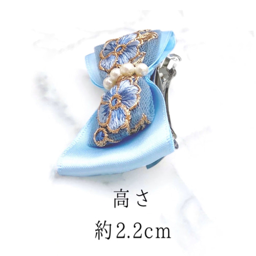 ハンドメイド　大ぶり♡水色刺繍リボンとゴールドパーツの華やかヘアアクセサリー♡ ハンドメイド 大ぶり♡水色刺繍リボンとゴールドパーツの華やか