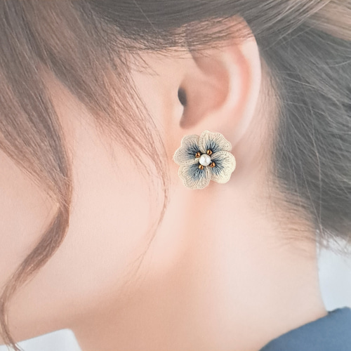 No.726【10ペア】お花 ブルーグレー ハンドメイド ピアス イヤリング お花の立体刺繍ピアス/イヤリング 〖ブルー〗 ピアス（スタッド
