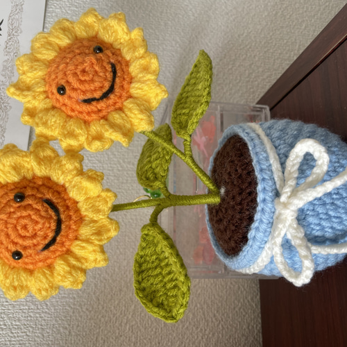毛糸のひまわり 6本セット 水色の花瓶付き 夏にぴったりなかぎ針編みの花束 ひまわり 枯れない花束 毛糸