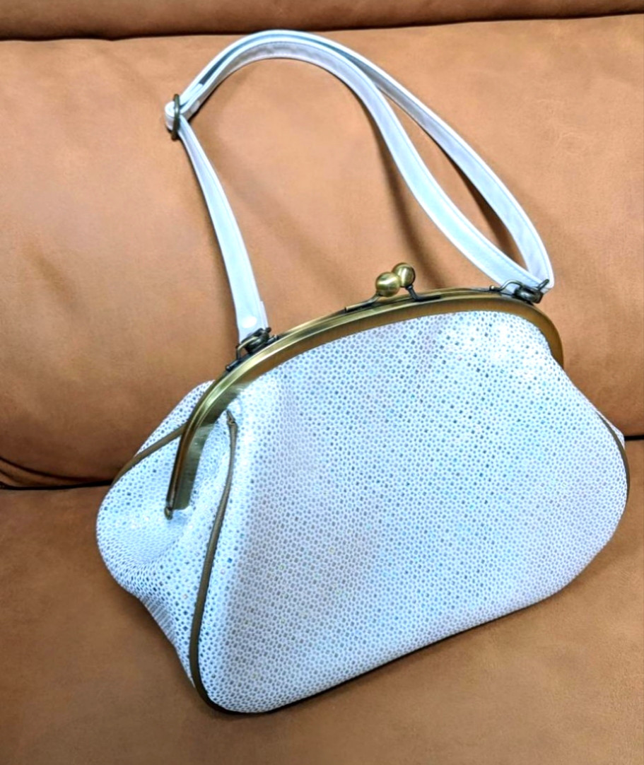 くし型がま口ハンドバッグ