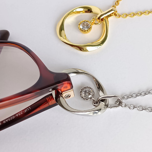 上品 シンプル 軽い 長さ カラー選べるメガネホルダー ロング