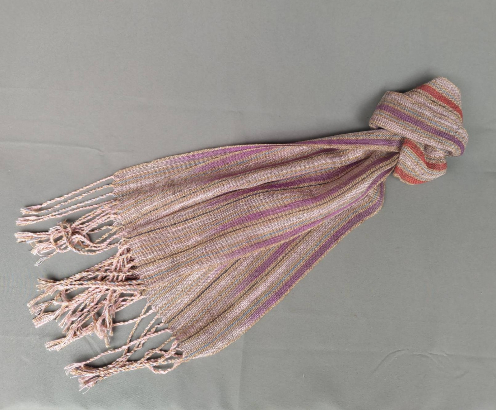 絹のマフラー（ぼかし染め・赤・紫）