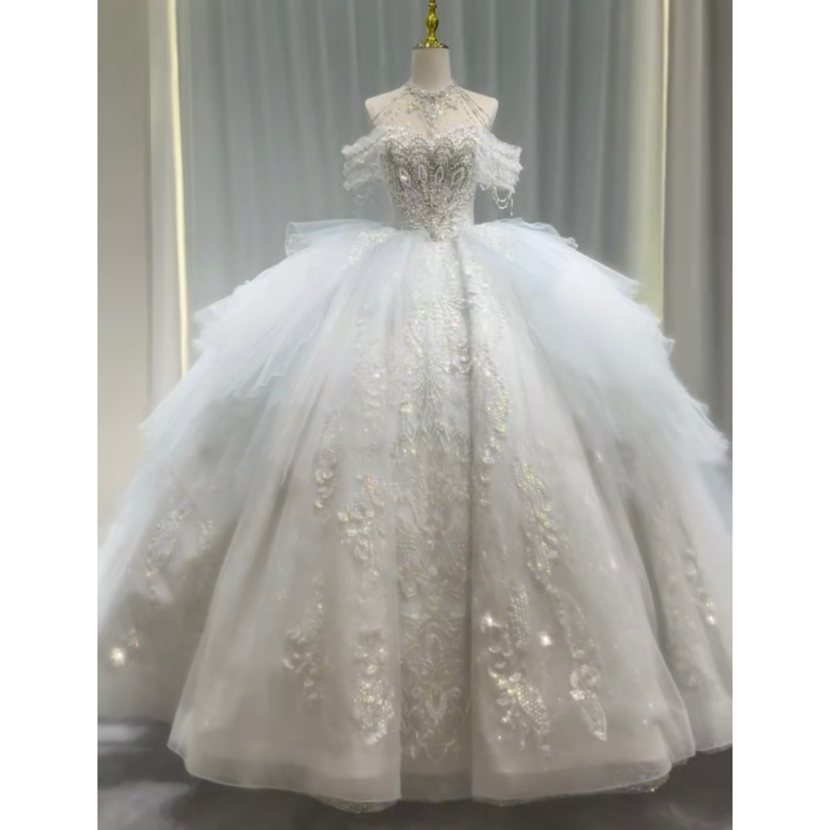 急いで！今が買い時です！上品　オフショルダー　ホルターネック　蝶々　背中見せ　編み上げ　ホワイト　繊細な花レース花嫁挙式