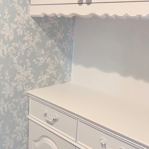 フレンチカントリー ガラスキャビネット カップボード キャビネット おしゃれ 収納 可愛い ガラス フラップ 天然木