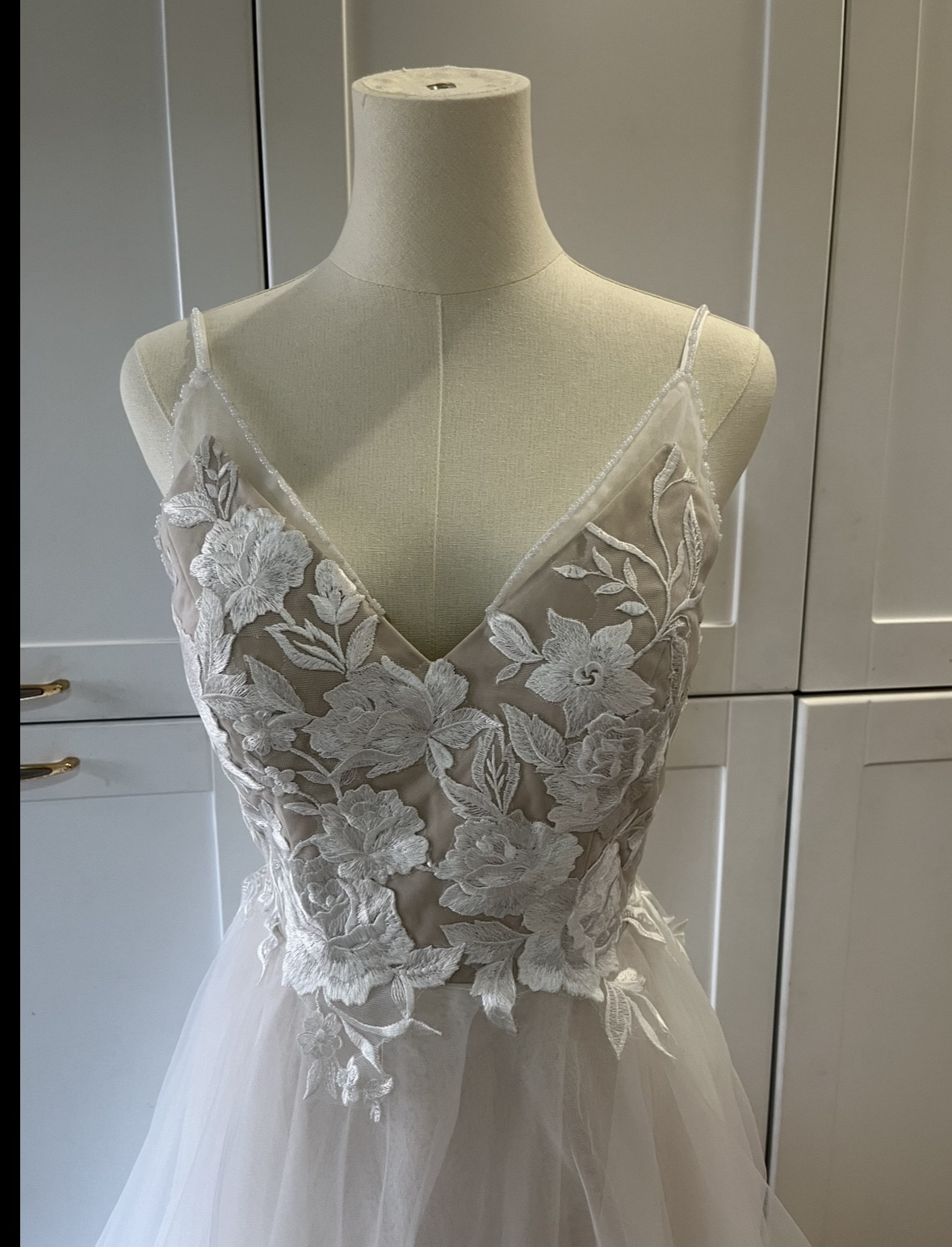 【 サイズ試し・生地色見本＆フレキシブルオーダーメイド】Vネック　レース　Aライン　ウェディングドレ　二次会