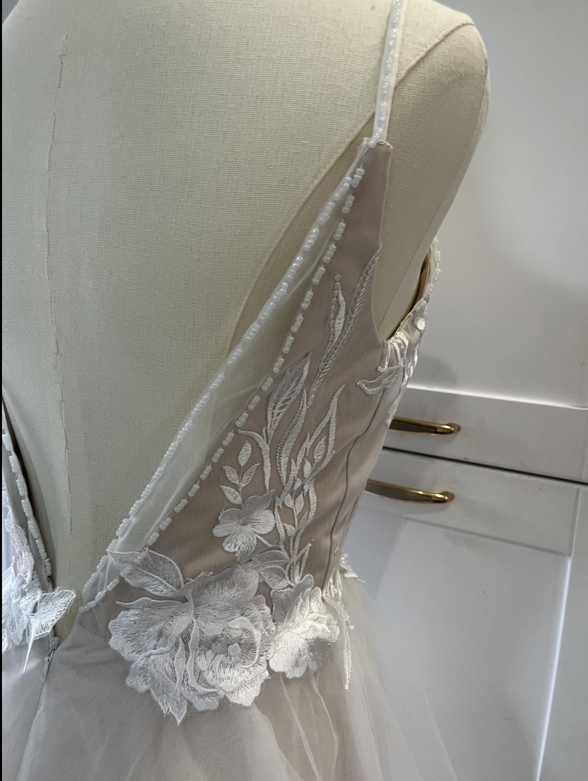 【 サイズ試し・生地色見本＆フレキシブルオーダーメイド】Vネック　レース　Aライン　ウェディングドレ　二次会