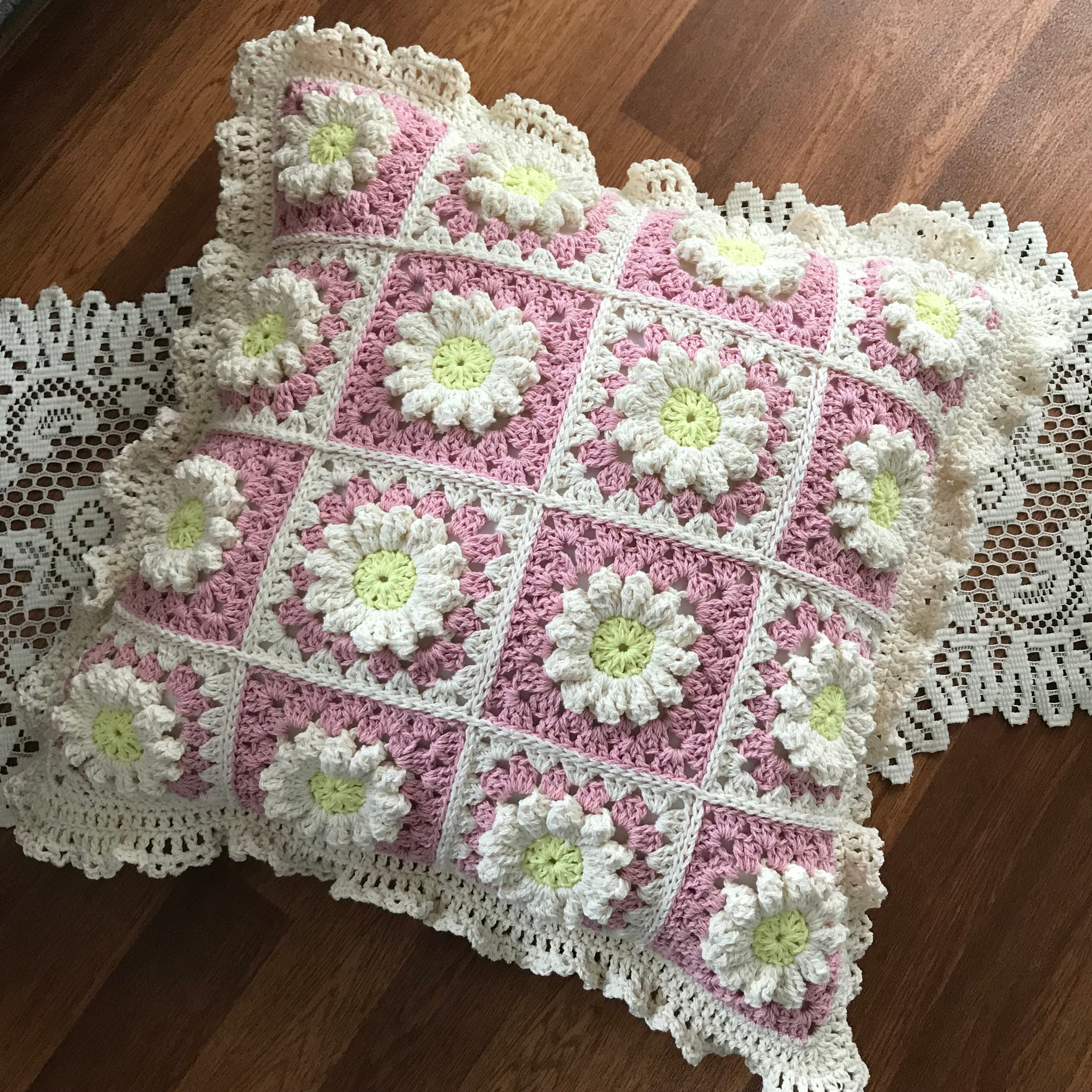 ☆マーガレットのクッションカバー（ピンク）　40×40★座布団カバー