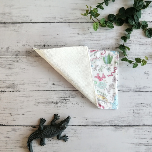 ワニとか爬虫類 ふんわか柔らか ハンカチタオル ガーゼハンカチ 白  