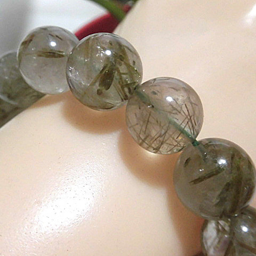 天然石 グリーンルチルクォーツ13.1～13.9mm玉ブレスレット 内周18.2cm