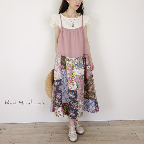 リネンくすみピンクとアンティークフラワーパッチキャミワンピース  