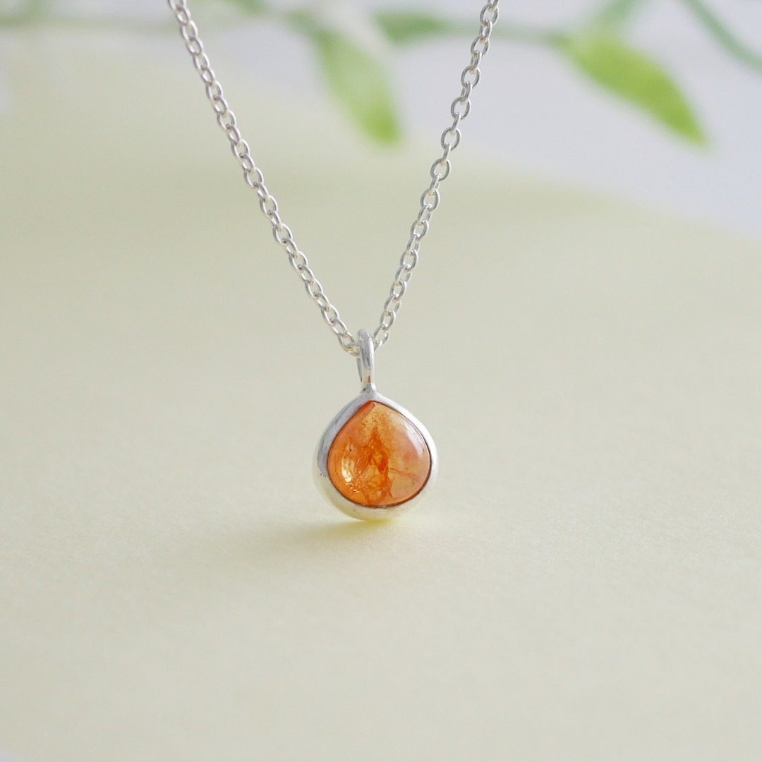 ガーネットのペンダント 10,205円