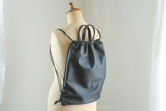 サンローラン レザーナップサック　リュック レザーナップサック（Yves Saint Laurent／レディースバッグ
