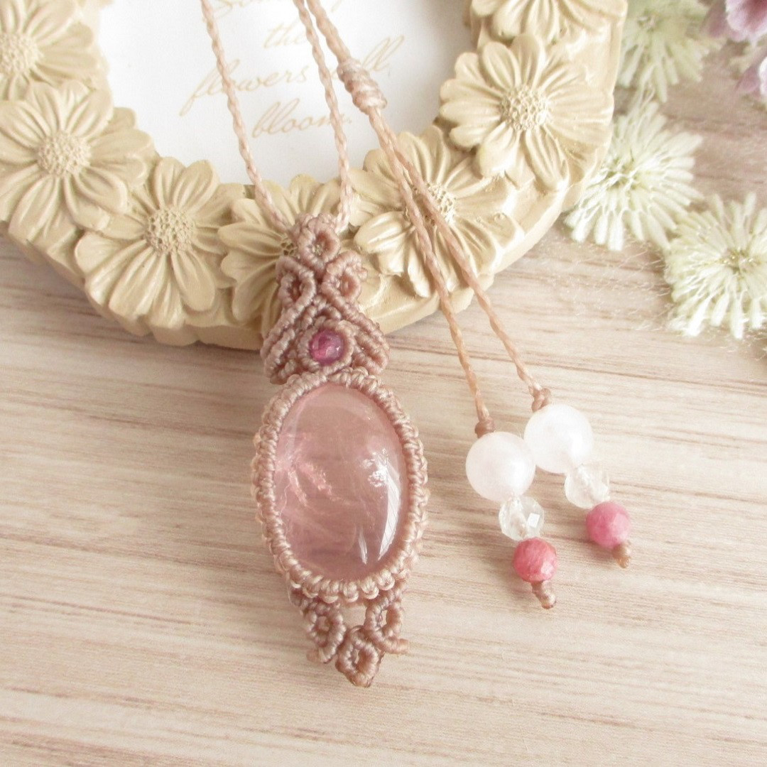 ♡ロードナイトローズクォーツピンクトパーズなどマクラメネックレス