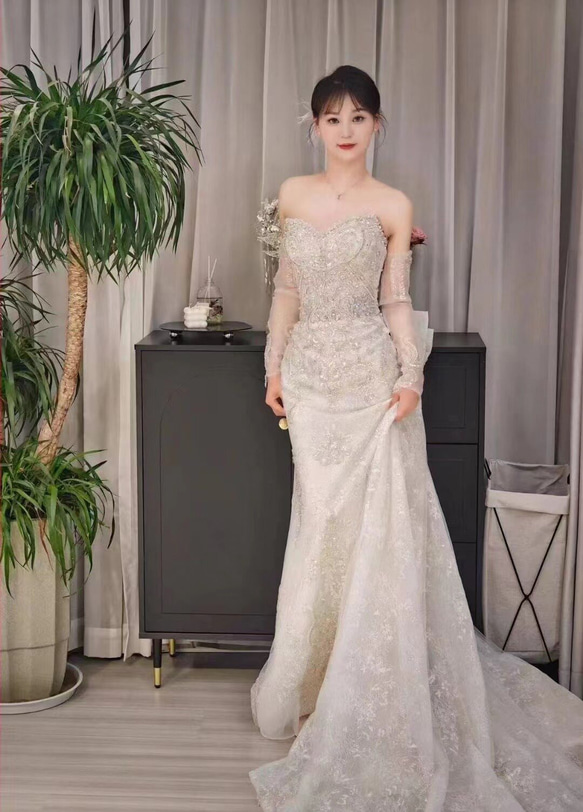 送料無料！ウェディングドレス ベアトップ 華やかなトレーン