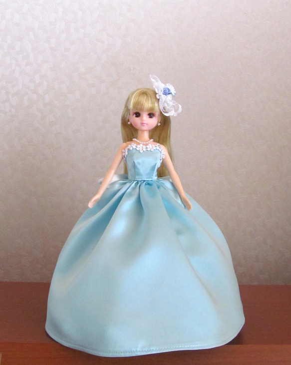 ゆ*い様 リカちゃんハンドメイド服　生成りと水色のドレス ゆ*い様 リカちゃんハンドメイド服 生成りと水色のドレス