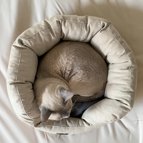 猫の日2026】犬 猫ベッド | スナッグルベッド「小さめサイズで抱っこの