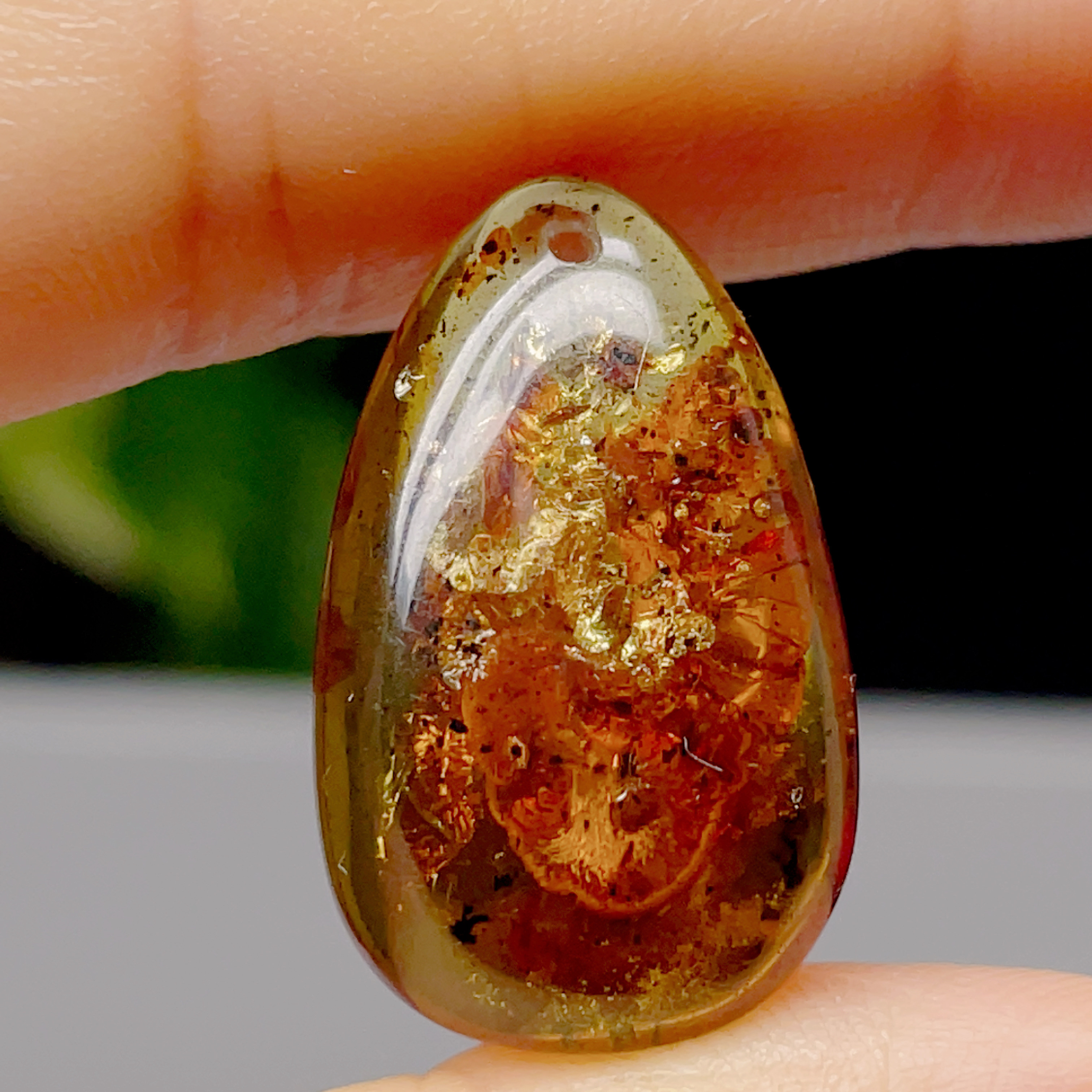 天然琥珀　アンバー　ペンダントトップ　ペンダント【超美品】  95