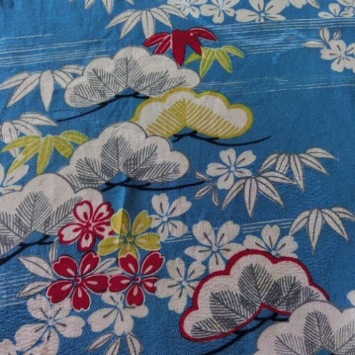 古布 正絹 吊るし椿 くくり花 錦紗縮緬 疋田模様 麻の葉 さげ 古布 正絹 吊るし椿 くくり花 錦紗縮緬 疋田模様 麻の葉 さげ