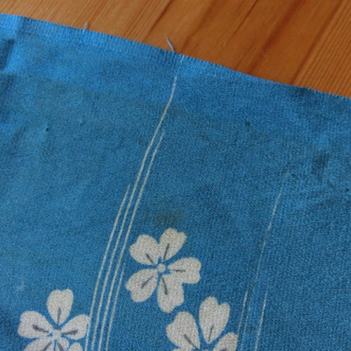 古布*正絹紋錦紗縮緬*水色に柳・桜*33x143cm*はぎれ 古布*正絹紋錦紗縮緬*水色に柳・桜*33x143cm*はぎれ