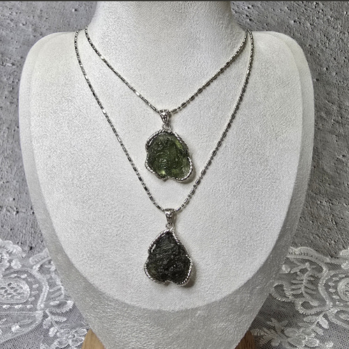 鑑別書・チェーン付き】モルダバイトペンダントトップ ネックレス
