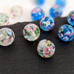 手作り ガラス玉 クリア 12㍉ 2個 とんぼ玉 貫通穴 フラワー ビーズ パーツ 3枚目の画像