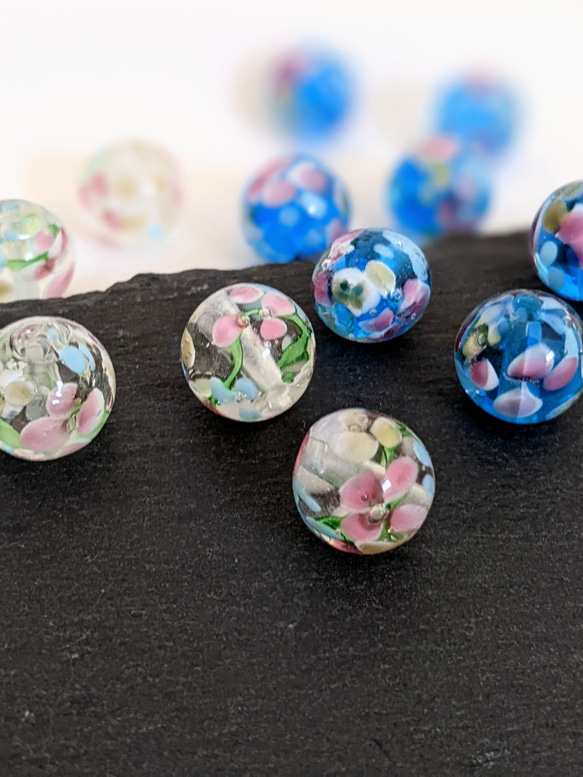 手作り ガラス玉 クリア 12㍉ 2個 とんぼ玉 貫通穴 フラワー ビーズ パーツ 3枚目の画像