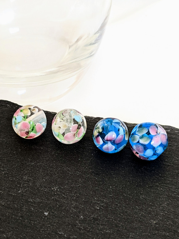 手作り ガラス玉 クリア 12㍉ 2個 とんぼ玉 貫通穴 フラワー ビーズ パーツ 4枚目の画像