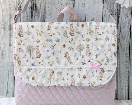 図書袋　絵本バッグ　通園バッグ　いちごと小花　くすみパープル 図書袋 絵本バッグ 通園バッグ ミルキーラビット ラベンダー