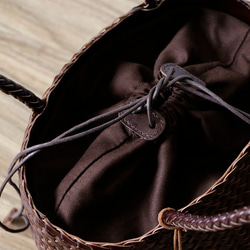 レトロな本革ハンドバッグカゴバッグ　手編み巾着大容量通勤バッグ　コーヒー色 3枚目の画像