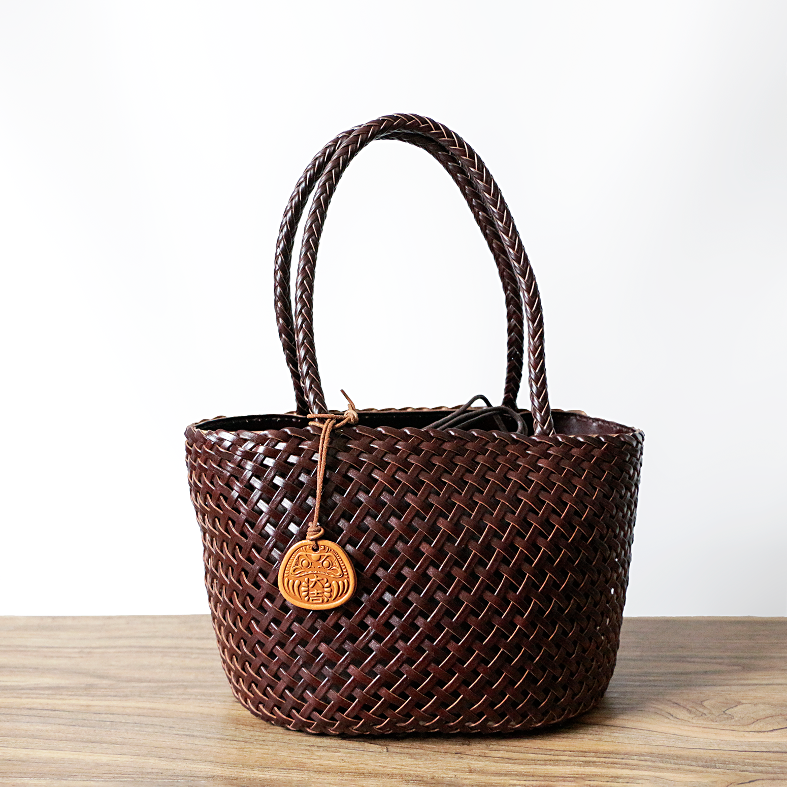 レトロな本革ハンドバッグカゴバッグ　手編み巾着大容量通勤バッグ　コーヒー色