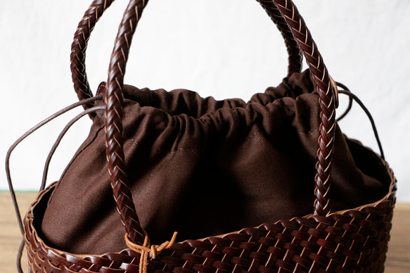 レトロな本革ハンドバッグカゴバッグ　手編み巾着大容量通勤バッグ　コーヒー色 5枚目の画像