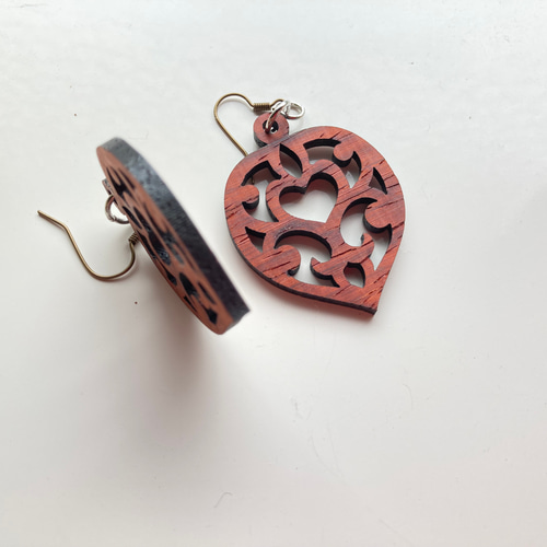 軽い、木のピアス 「ハート」ハンドメイド ウッドピアス ピアス  