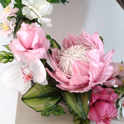 フラワーリース♡薔薇♡胡蝶蘭♡つるバラ♡キングプロテア