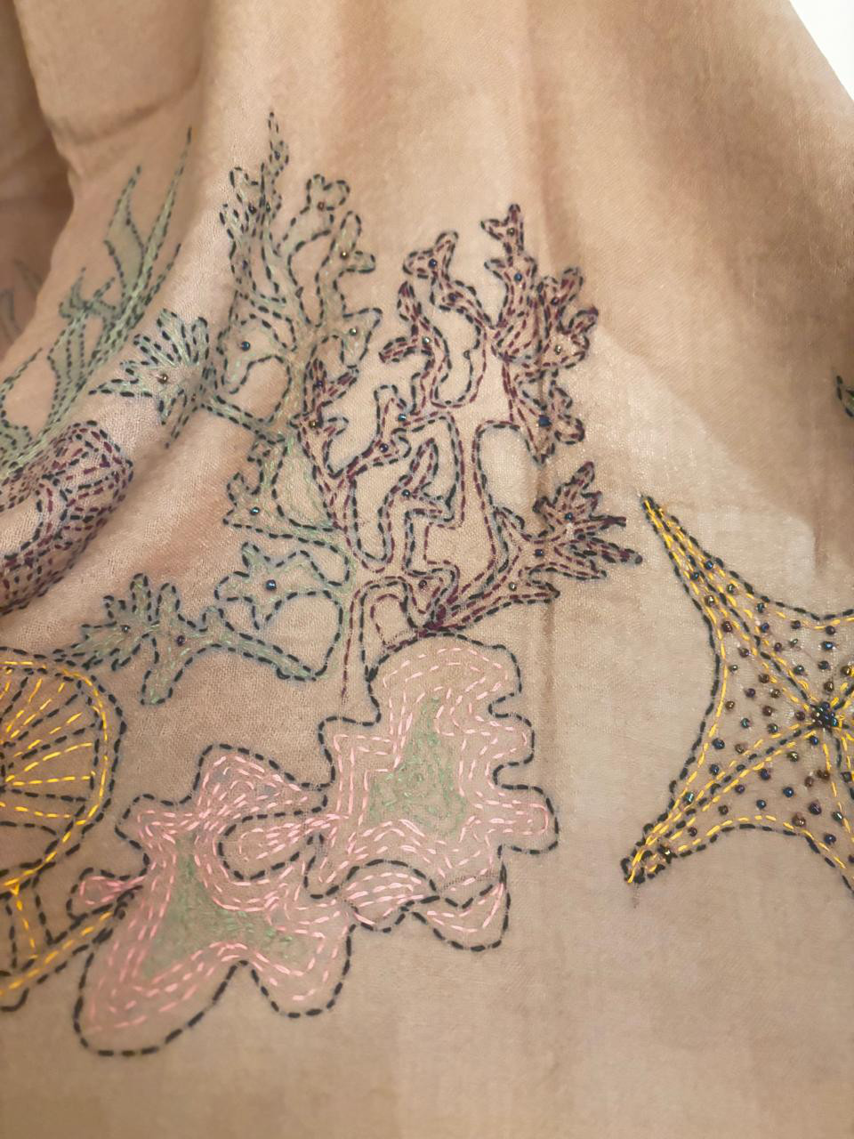 ストール刺し子刺繍100％ウール、カンタ刺繍（Kantha）ストール 茶色