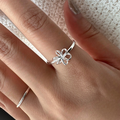 ꕥ華奢な感じでとっても可愛いフラワーモチーフSV925リング 指輪