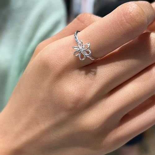 ꕥ華奢な感じでとっても可愛いフラワーモチーフSV925リング 指輪