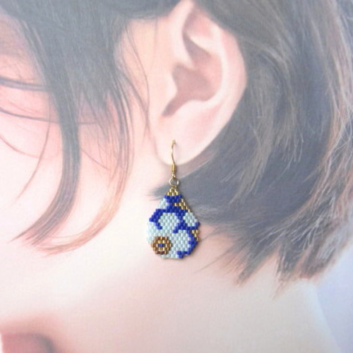 ete 花形ピアス 青色 ジュエリーボックス付き