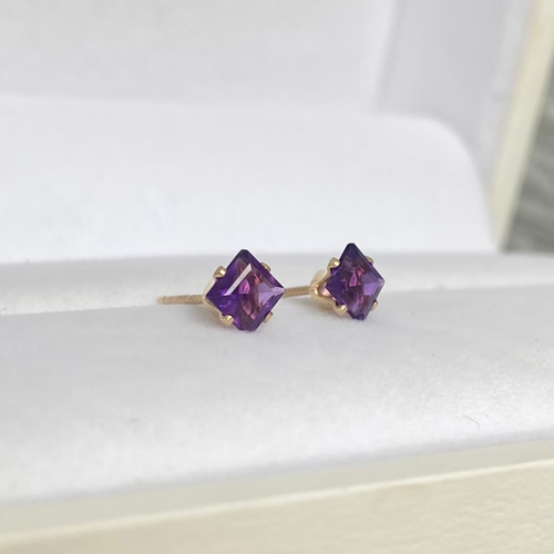 14kgf》天然石 4mm アメジスト スクエアピアス／ノンホールピアス