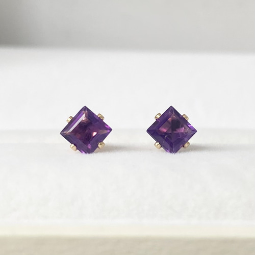 【94】アメジストキューブカット一粒ピアス/イヤリング現品 14kgf》天然石 4mm アメジスト スクエアピアス／ノンホールピアス