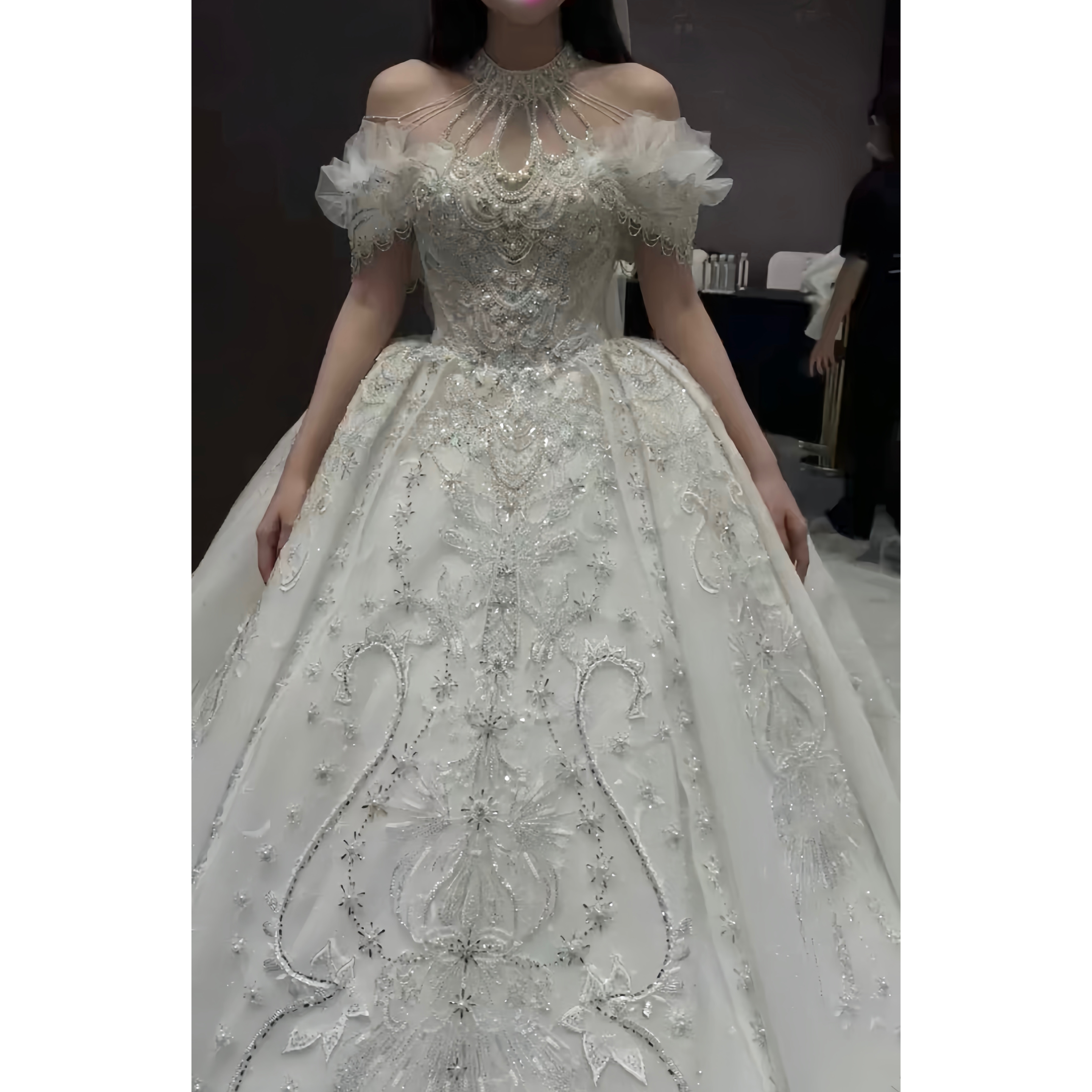 売れ人気商品❢上質なドレス　韓国風　ロングトレーン　二の腕を隠せる魅惑の花レース　ホルターネック　シアーな美しさ結婚式挙