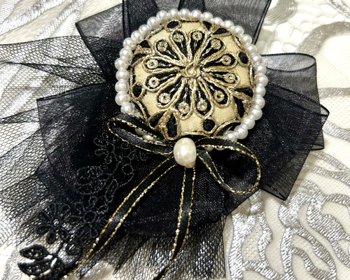no.52 ハンドメイド　刺繍リボンとゴールドパーツのヘアアクセサリー✩.*˚ no.52 ハンドメイド 刺繍リボンとゴールドパーツのヘアアクセサリー✩.*˚