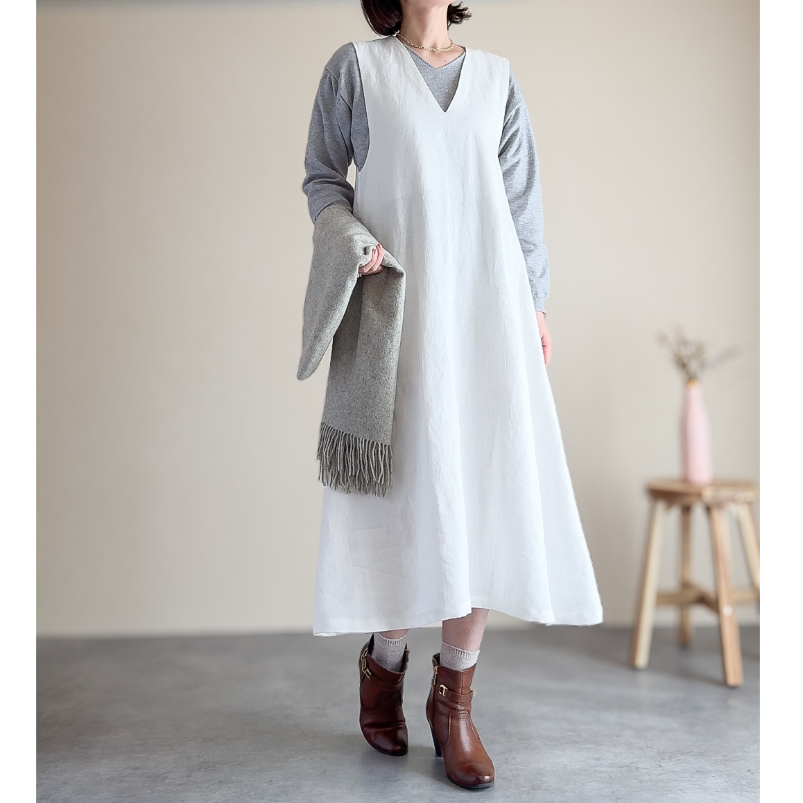 大人ナチュラルの白リネンジャンパースカート｜フランス産リネン 体型カバー ワンピース 秋冬も快適