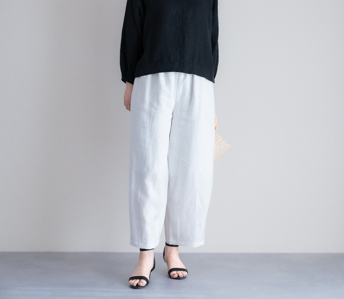 リネン　ほどよくまるい９分丈コクーンパンツ　ホワイト　ゆったり美シルエット　アンクル丈
